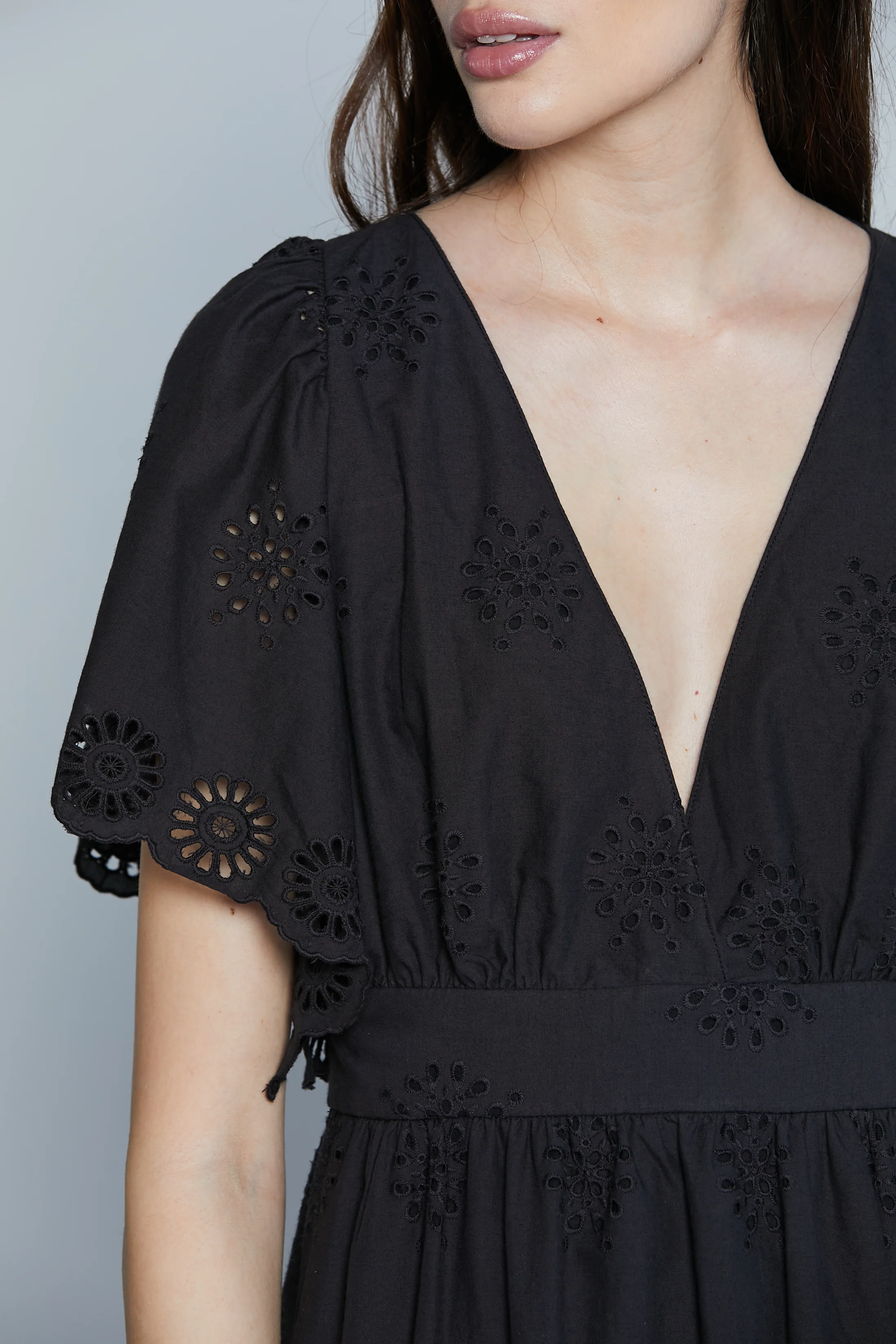 Abito ALMEIDA_B Corto M/M Doppio Scollo V Ampio con Laccetto Pizzo S.Gallo - Image 4
