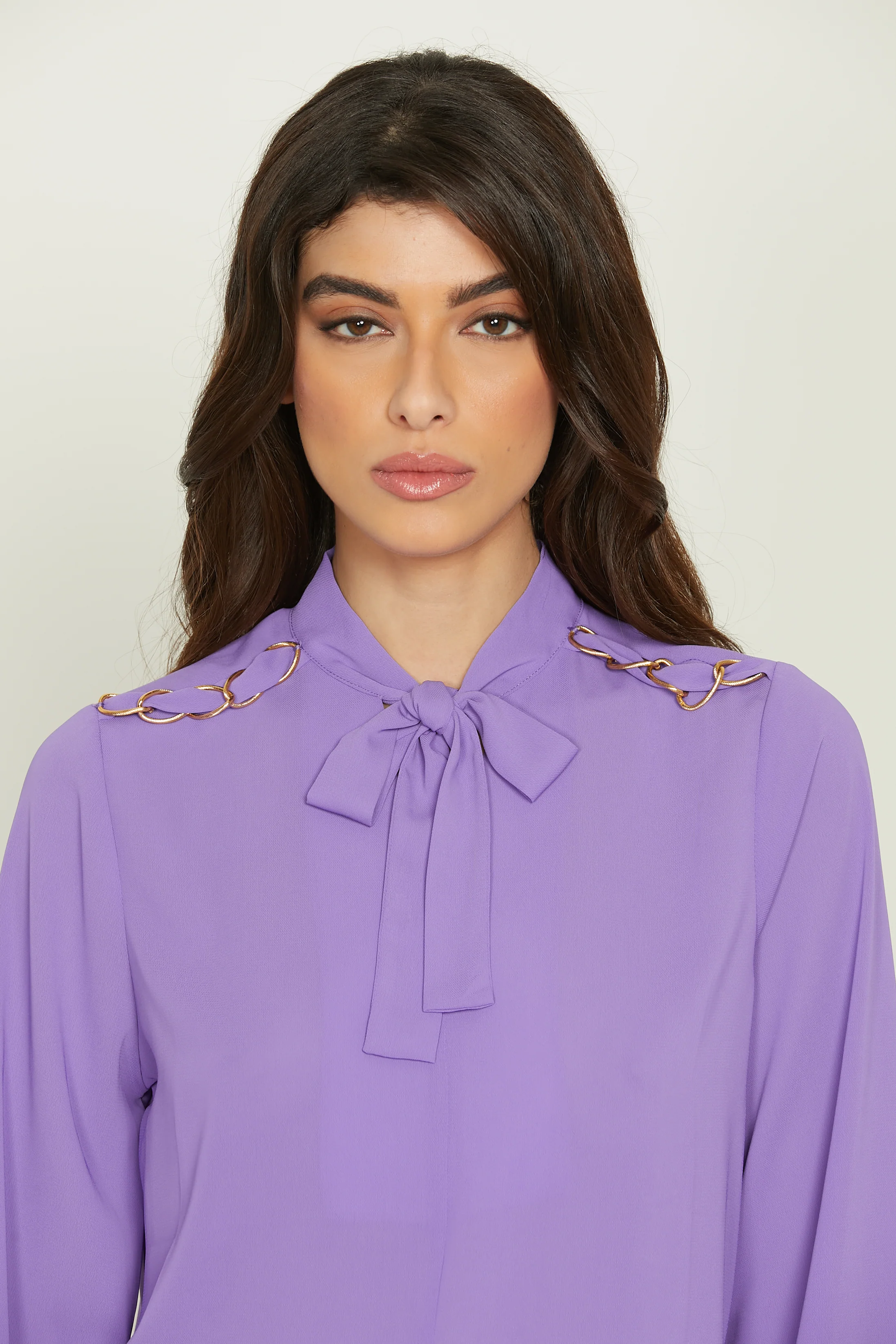 Blusa BALA manica lunga palloncino con arricci scollo v con fusciacca più marting. Più catene - Image 4