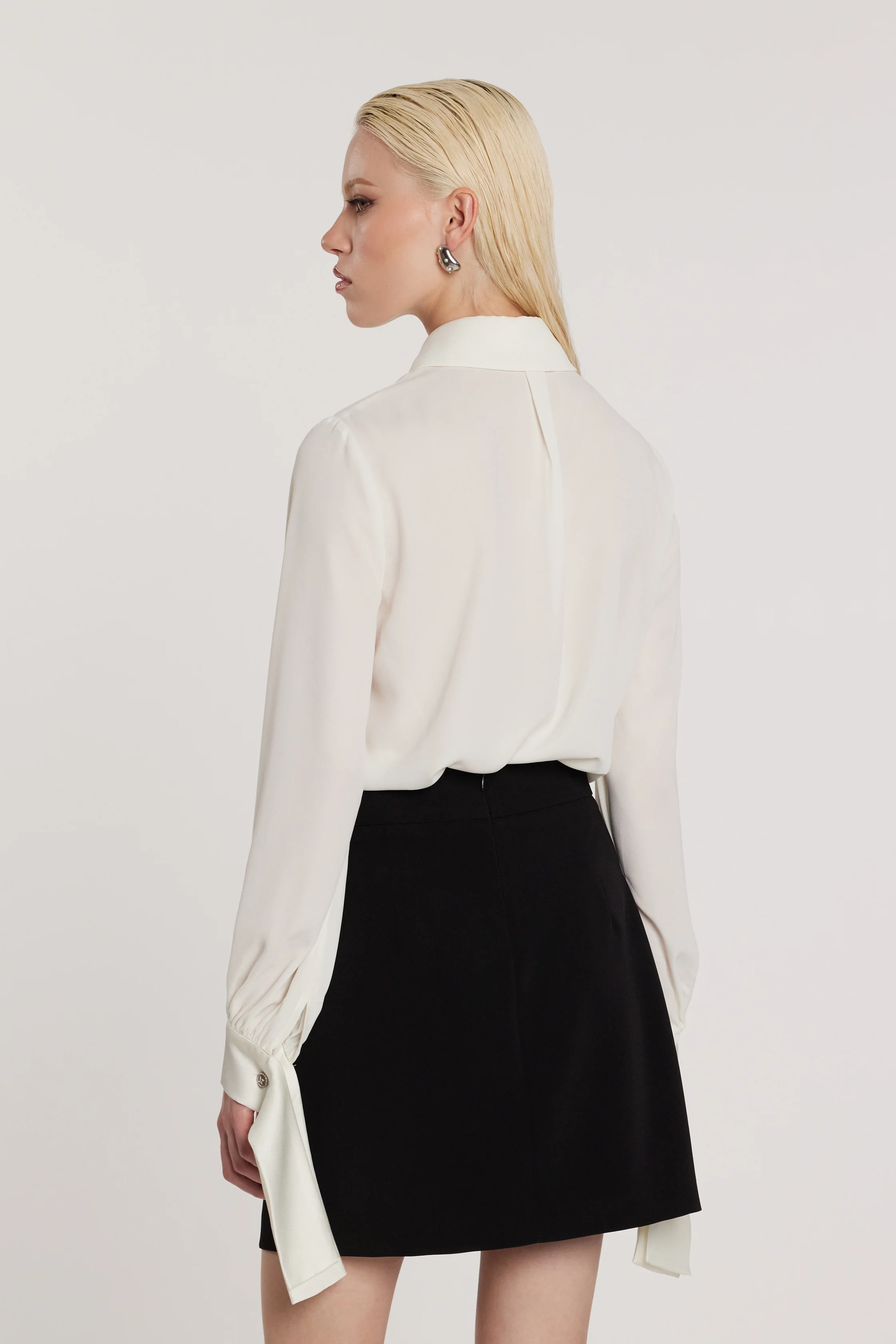 Blusa BARBER body incrocio maniche lunghe polsino in raso fusciacca più fiocco strass - Image 3