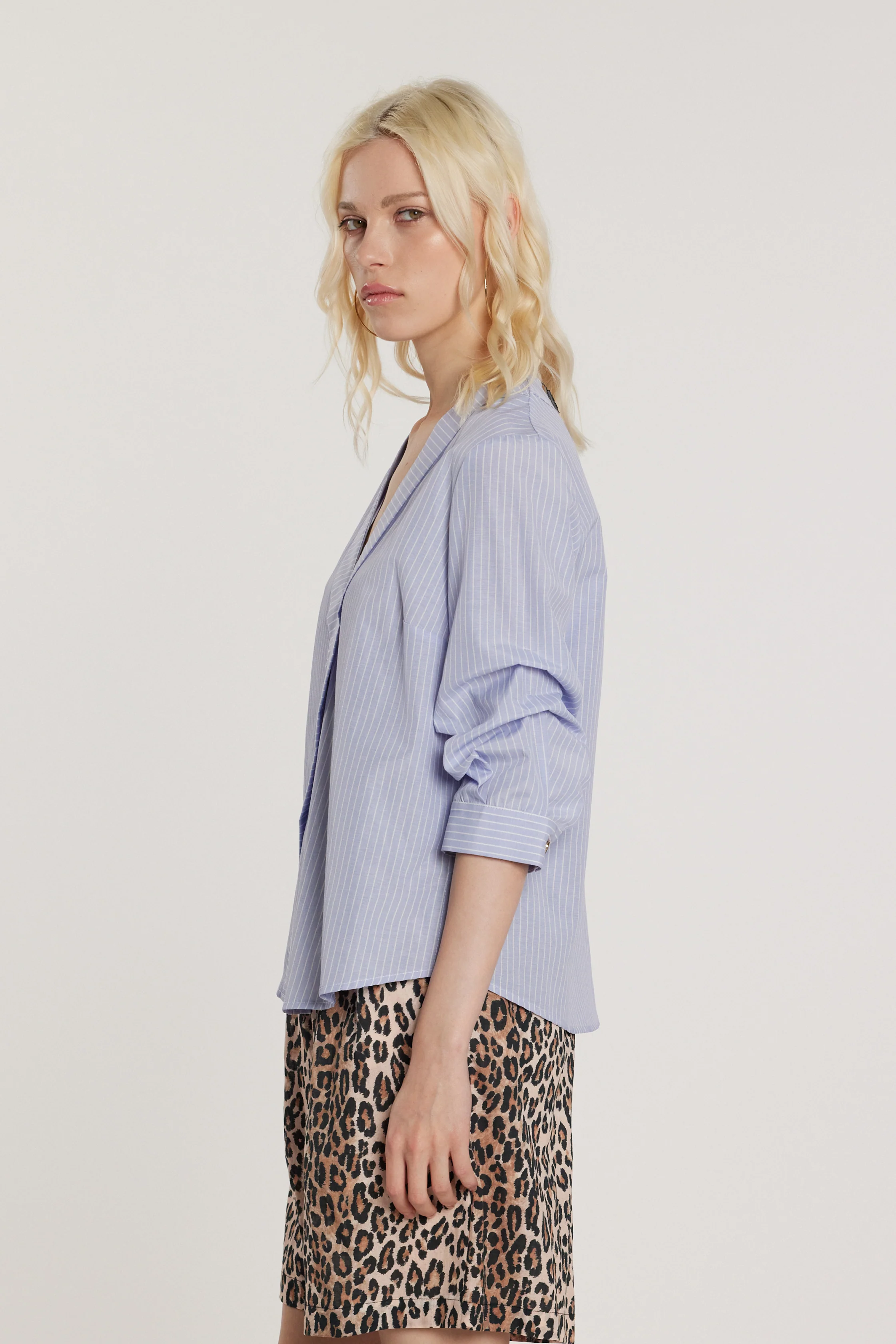 Blusa CLERYS maniche tre quarti effetto arricciato scollo incrocio con risvolto righe - Image 2