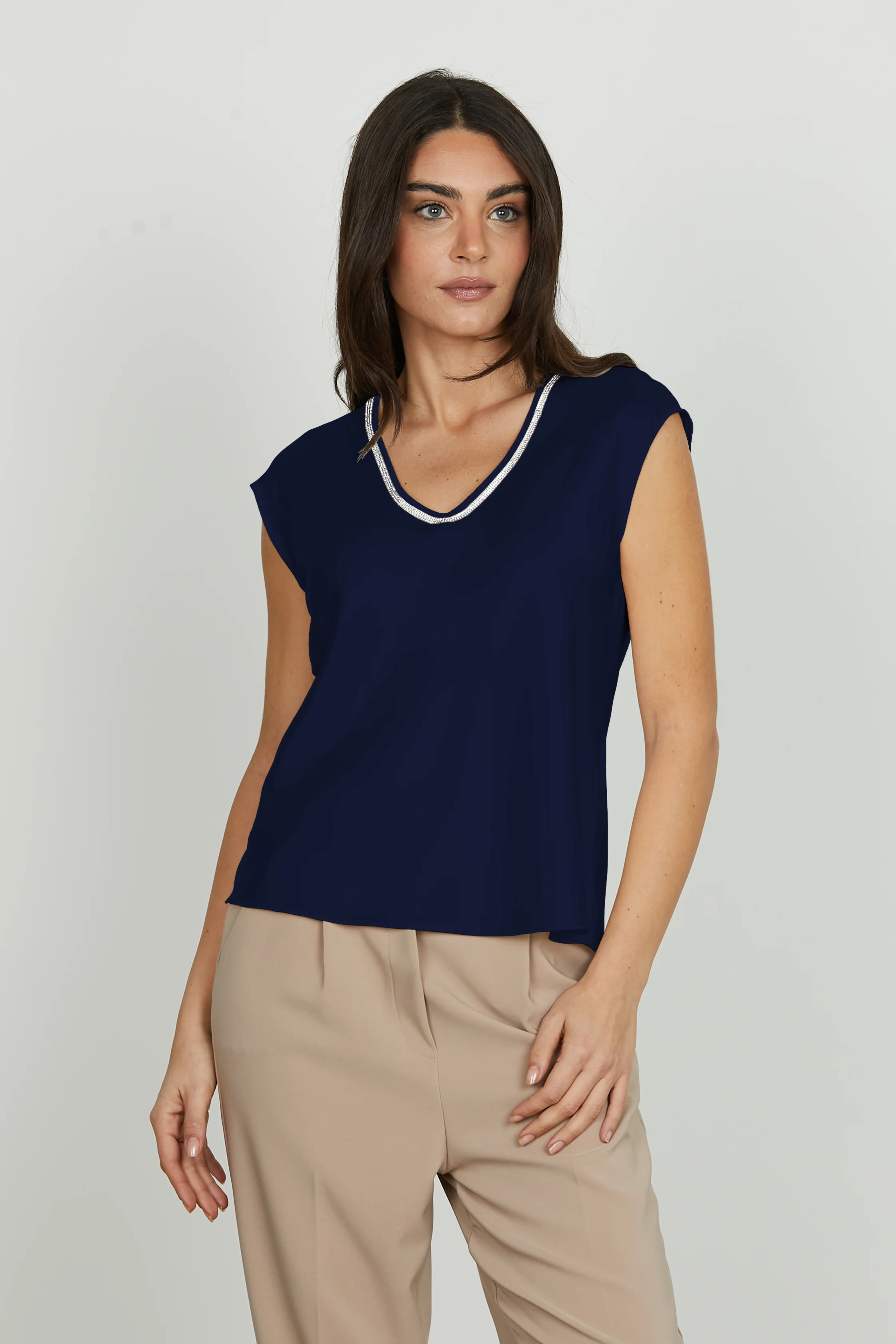 Blusa INQUAM mezza manica aletta scollo v con applicazione strass - Image 7
