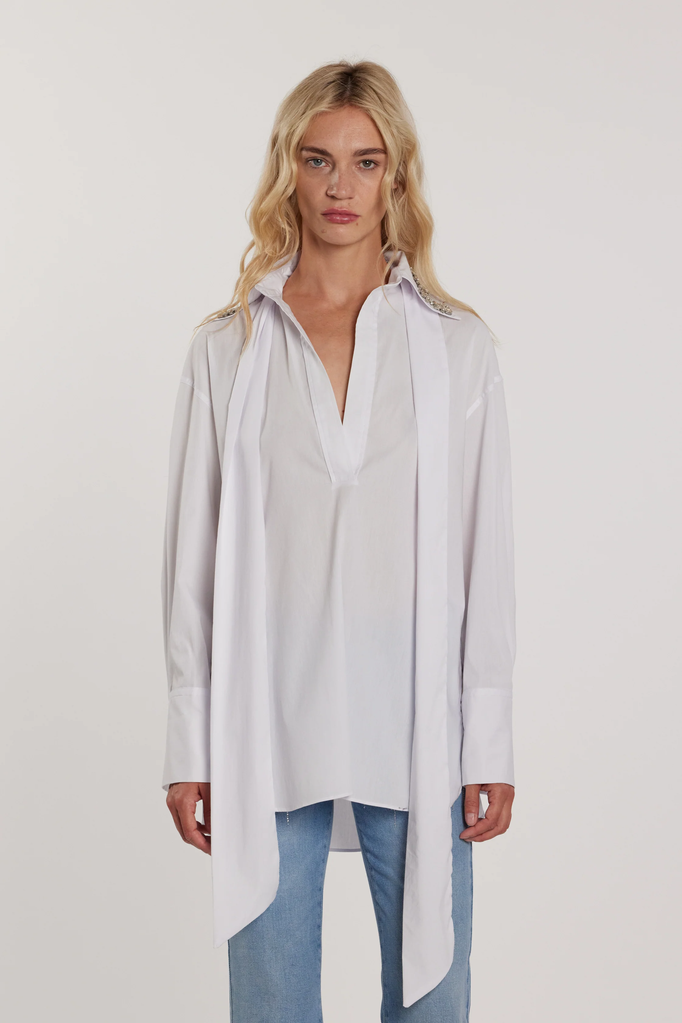 Camicia BLANCAS lunga maniche lunghe con risvolto al collo con applicazioni gioiello più fusciacca