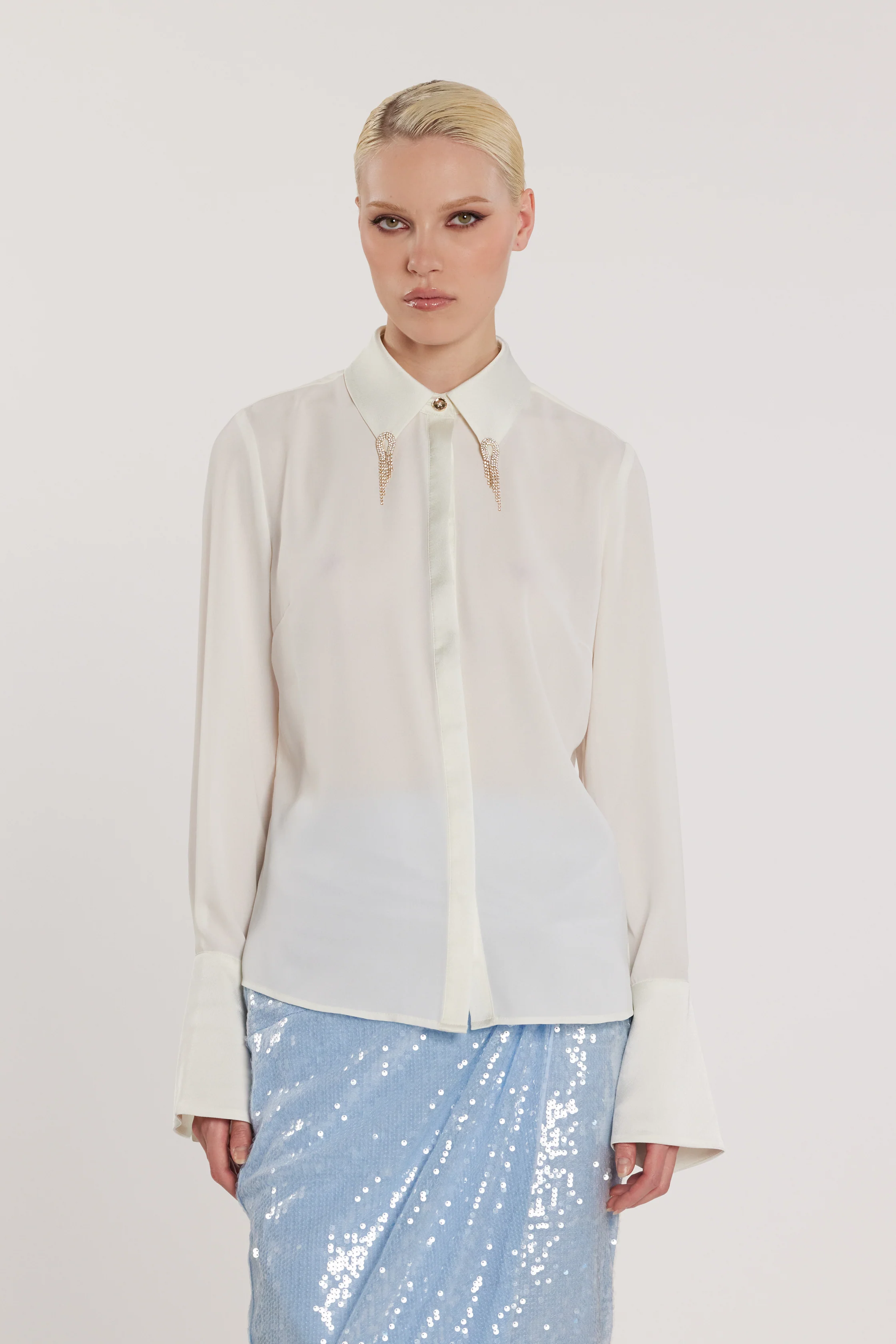 Camicia GHINI maniche lunghe con inserti in raso più spille gioiello