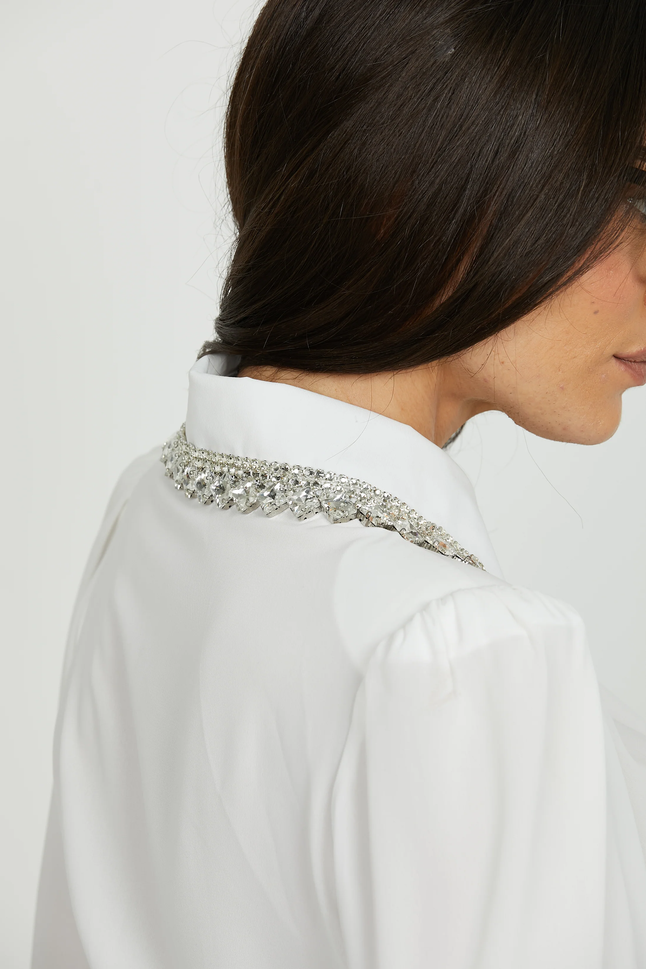 Camicia KUGATIS corta manica lunga con bordo collo con pietre più strass più fondo con patte - Image 4