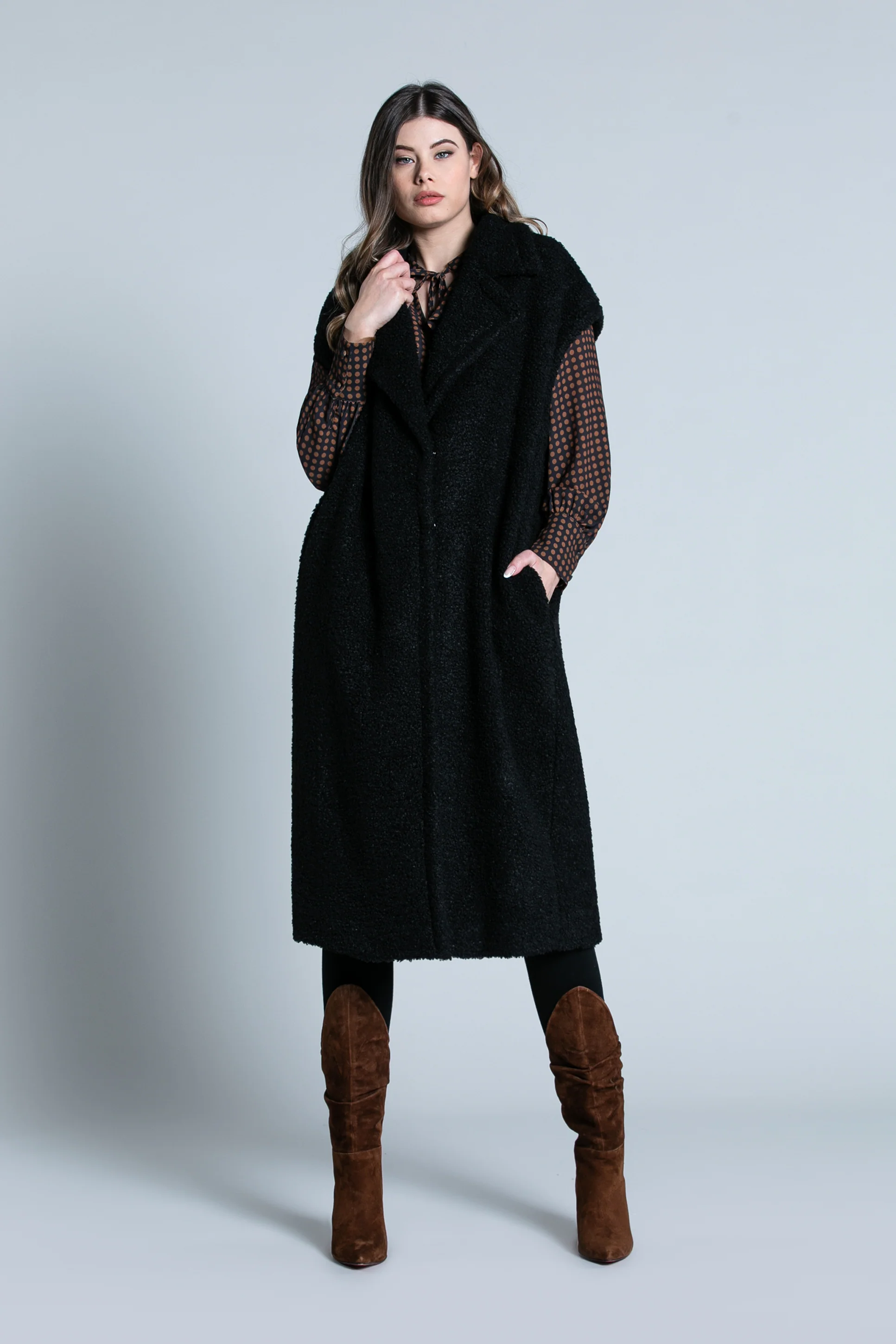 Cappotto NEZU lungo smanicato con tasche orsetto - Image 3