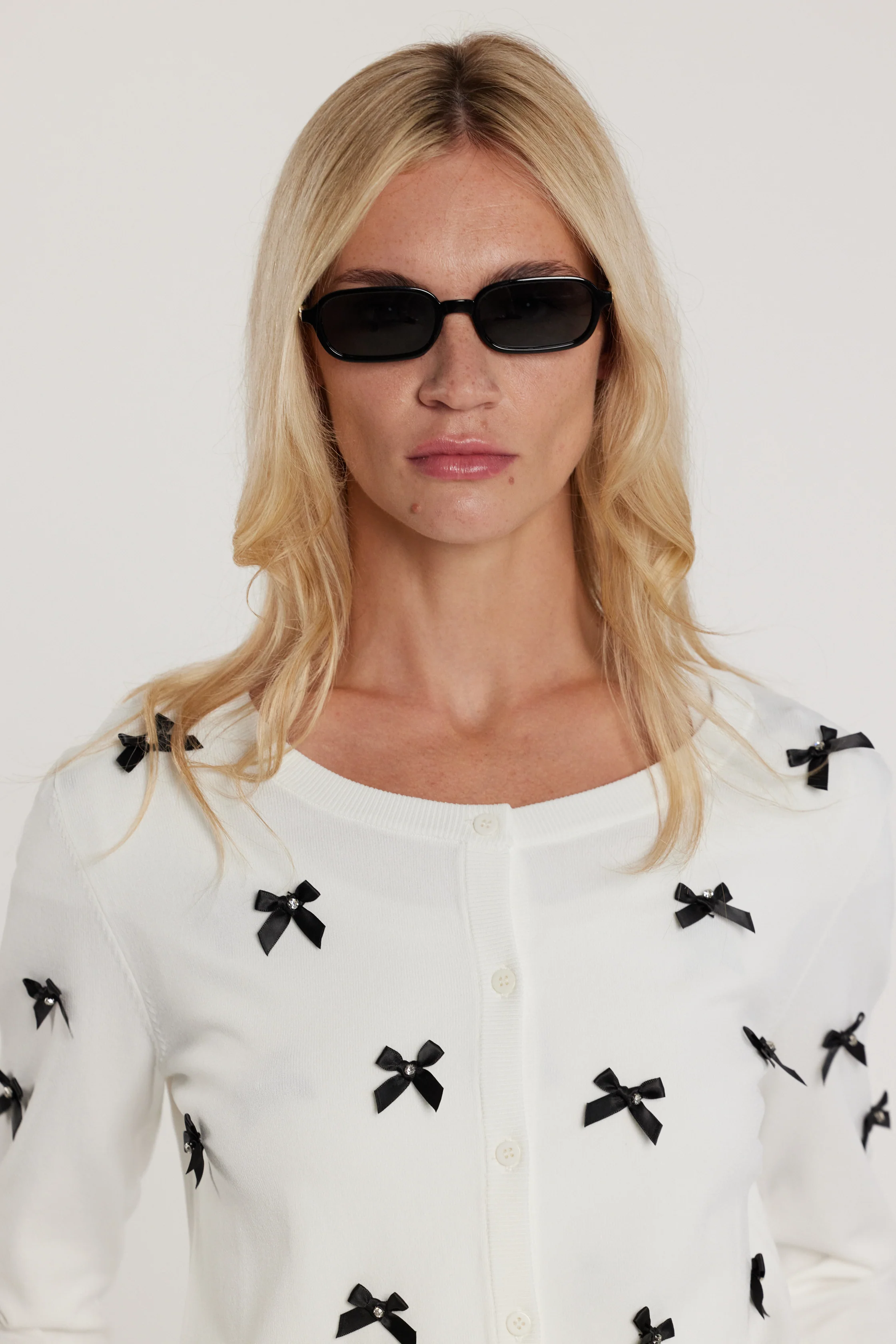 Cardigan RYDER maniche lunghe girocollo con bottoncini più fiocchi più strass - Image 4