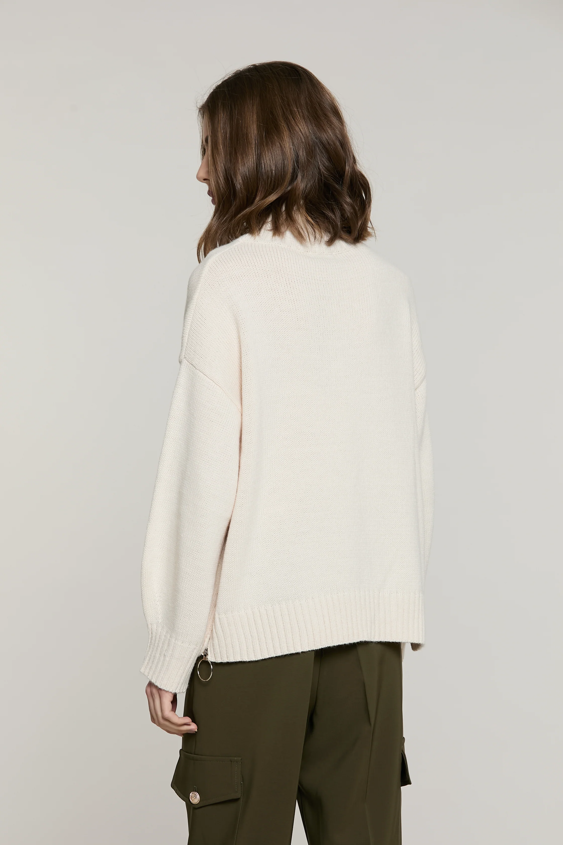 Maglia LYS collo alto taglio asimmetrico - Image 3