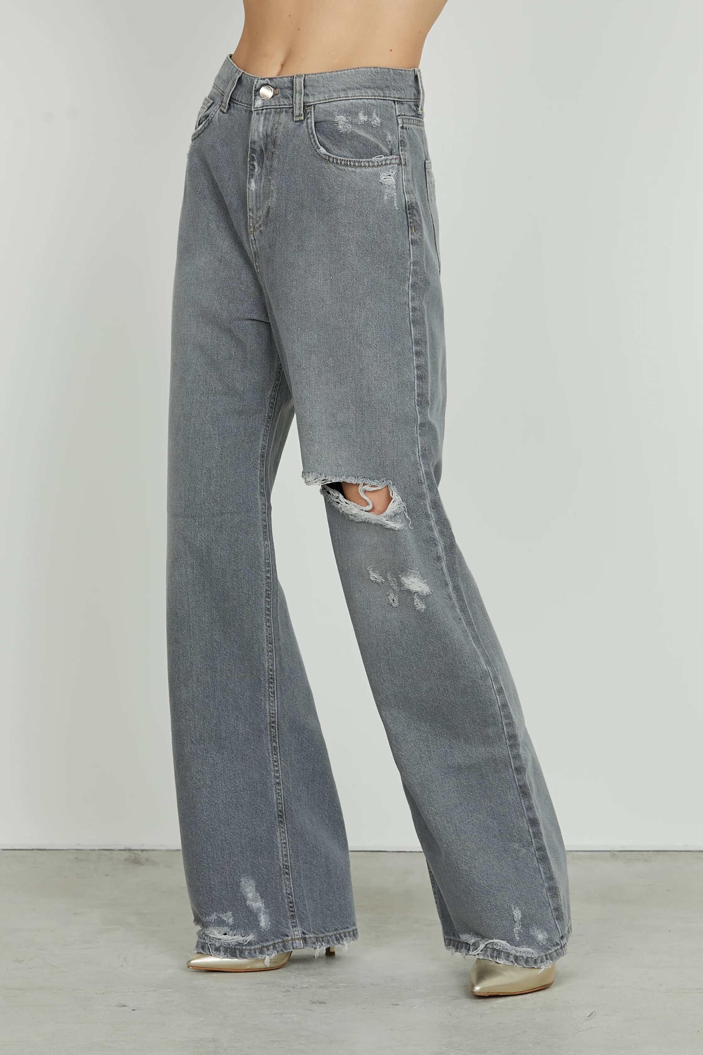 Jeans GISELLE_3 vita media 5tasche con rotture loose fit denim