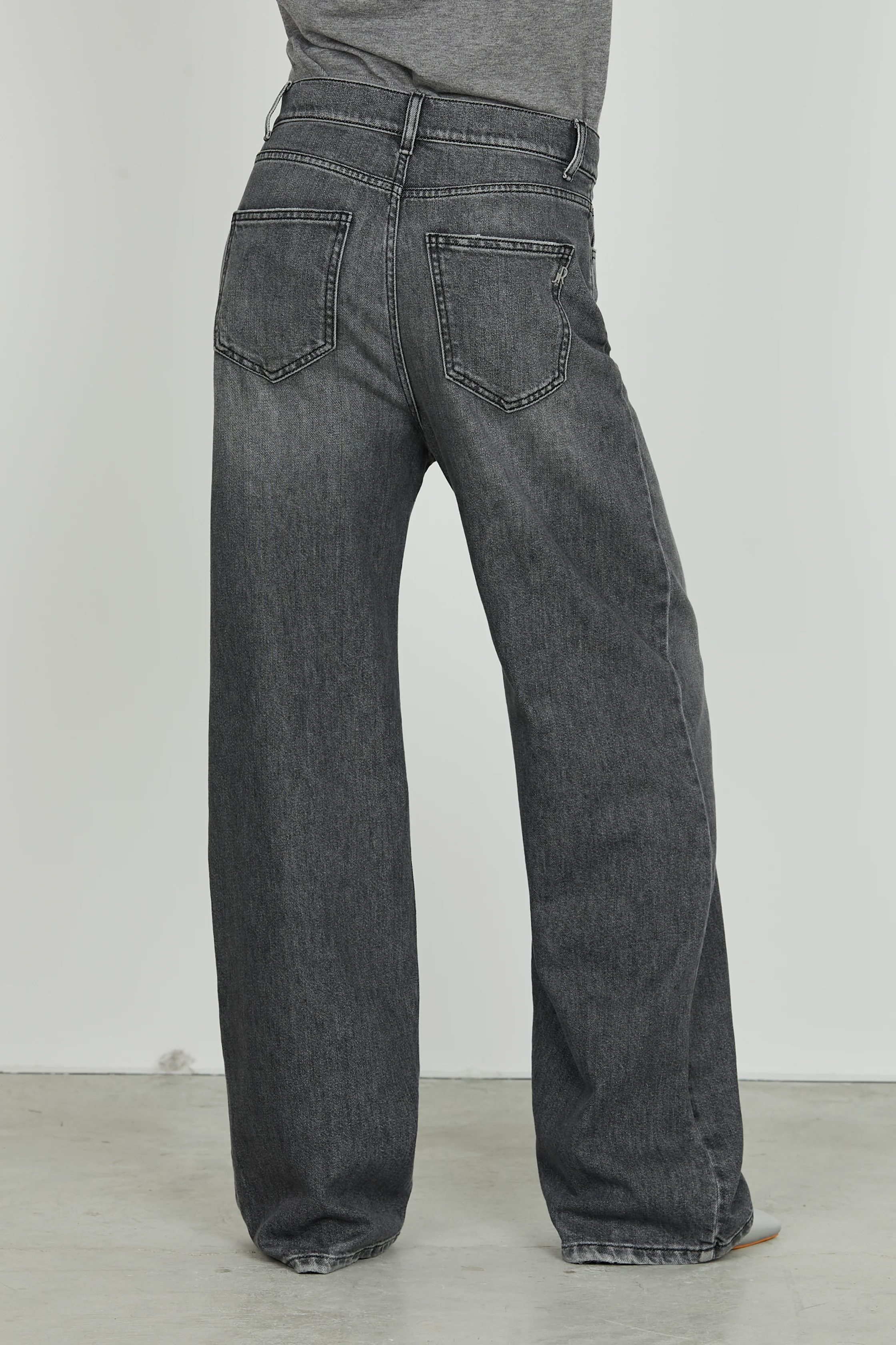 Panta GISELLE_31 v.media 5ts con perle più pietre strass loose fit denim black - Image 4