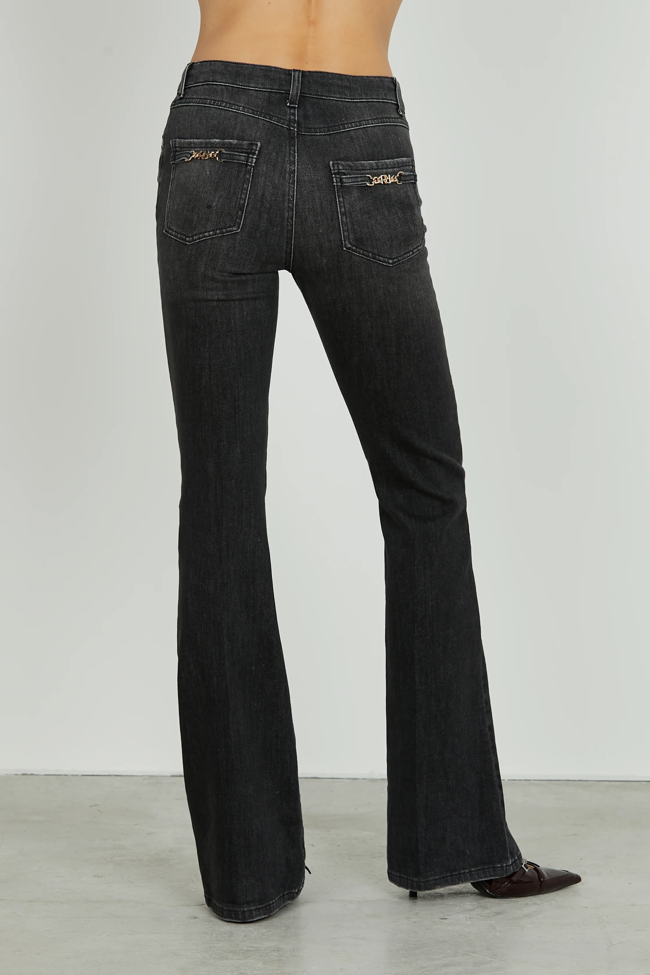 Panta SCHIFFER_31 vita media 5 ts con micro rotture flaire fit denim black - Image 4