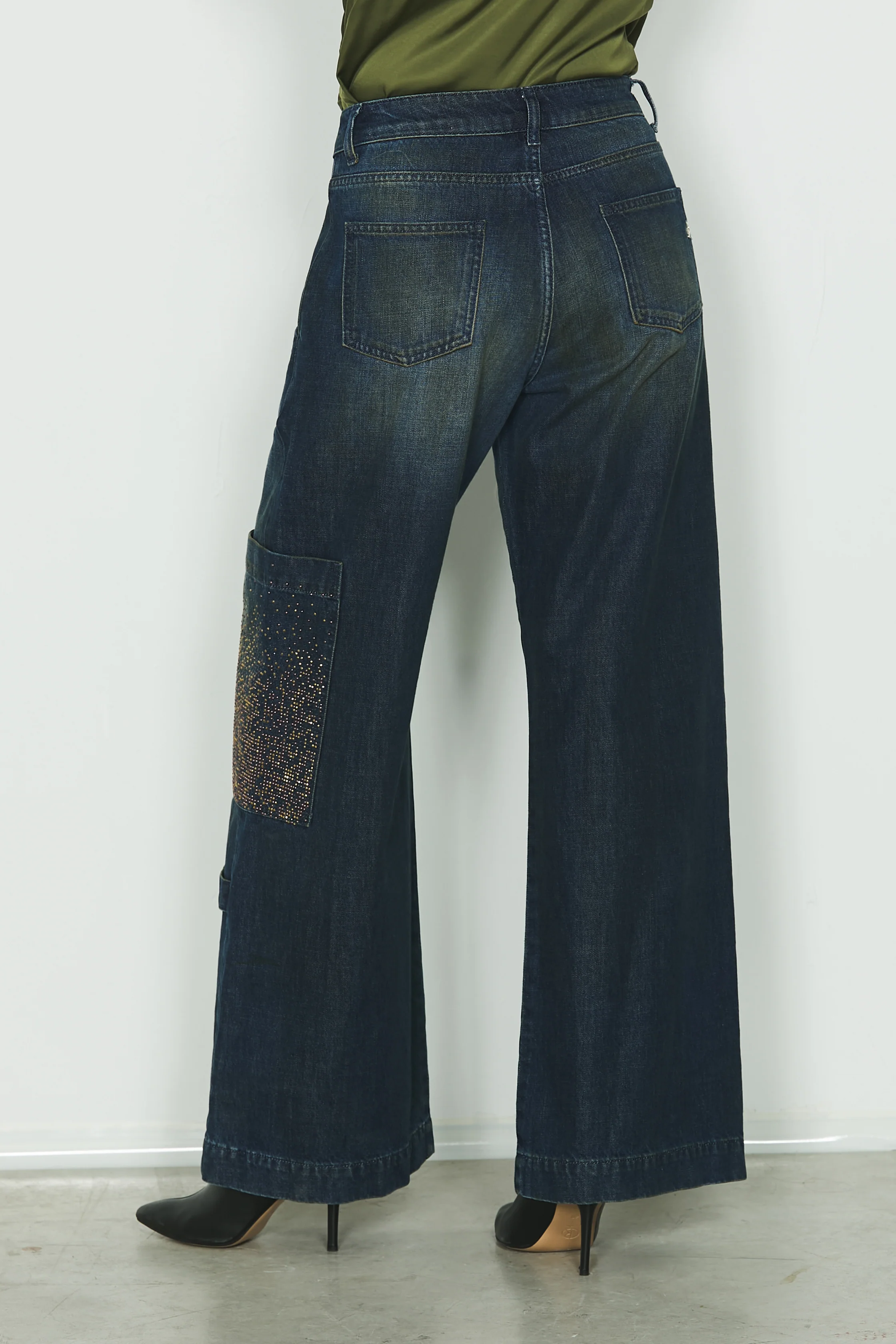 Panta VEGA_21 v.media con tascone più strass più sporcature cargo fit in blue denim - Image 3