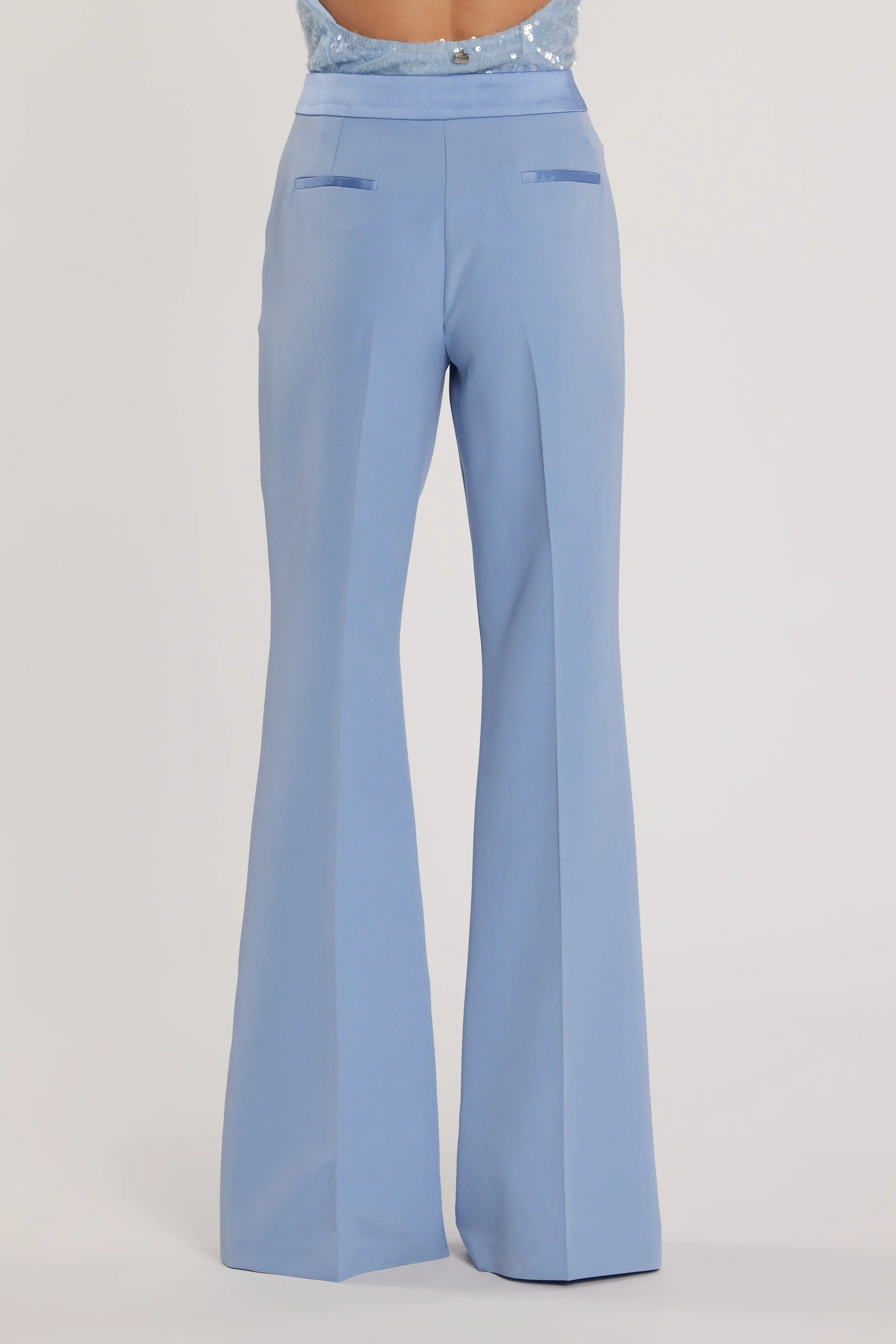 Pantalone BARRINGTON vita alta a zampa con inserti in raso - Image 4