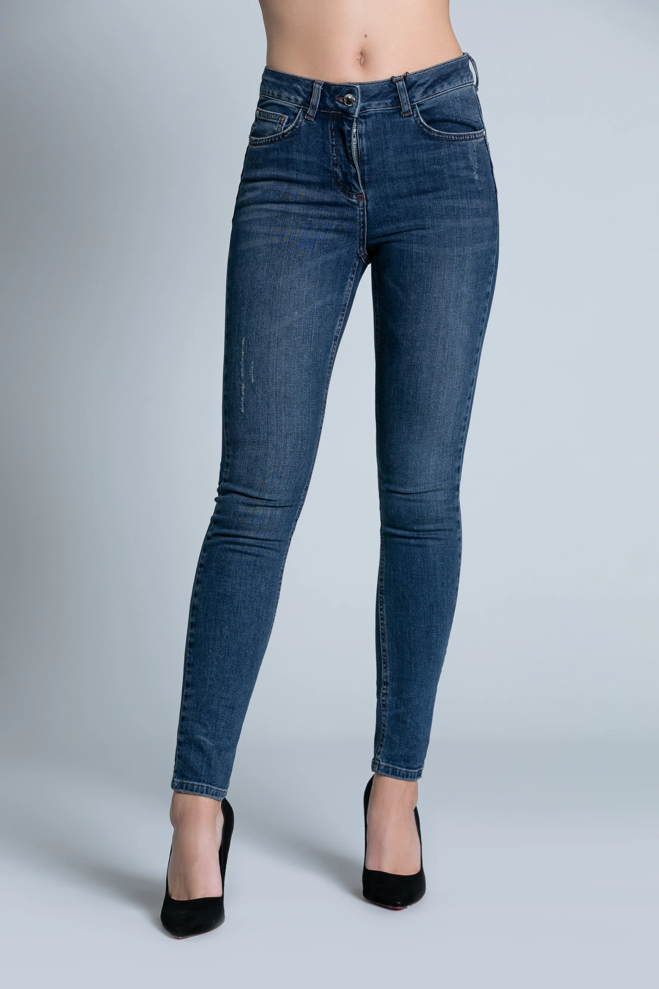 Jeans FLOORA_A push-up 5 ts con ricamo logo più abrasioni medium blue denim