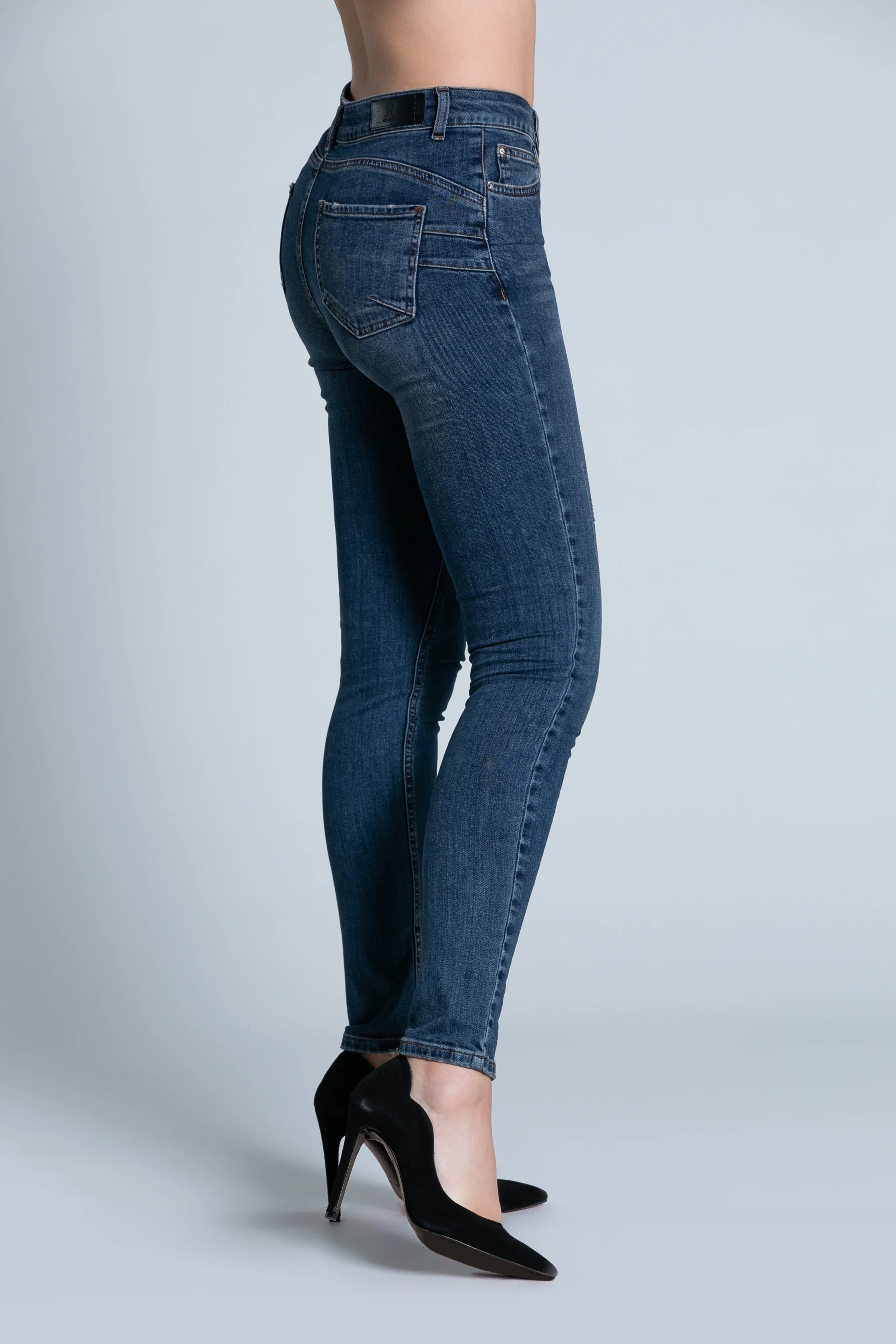 Jeans FLOORA_A push-up 5 ts con ricamo logo più abrasioni medium blue denim - Image 2