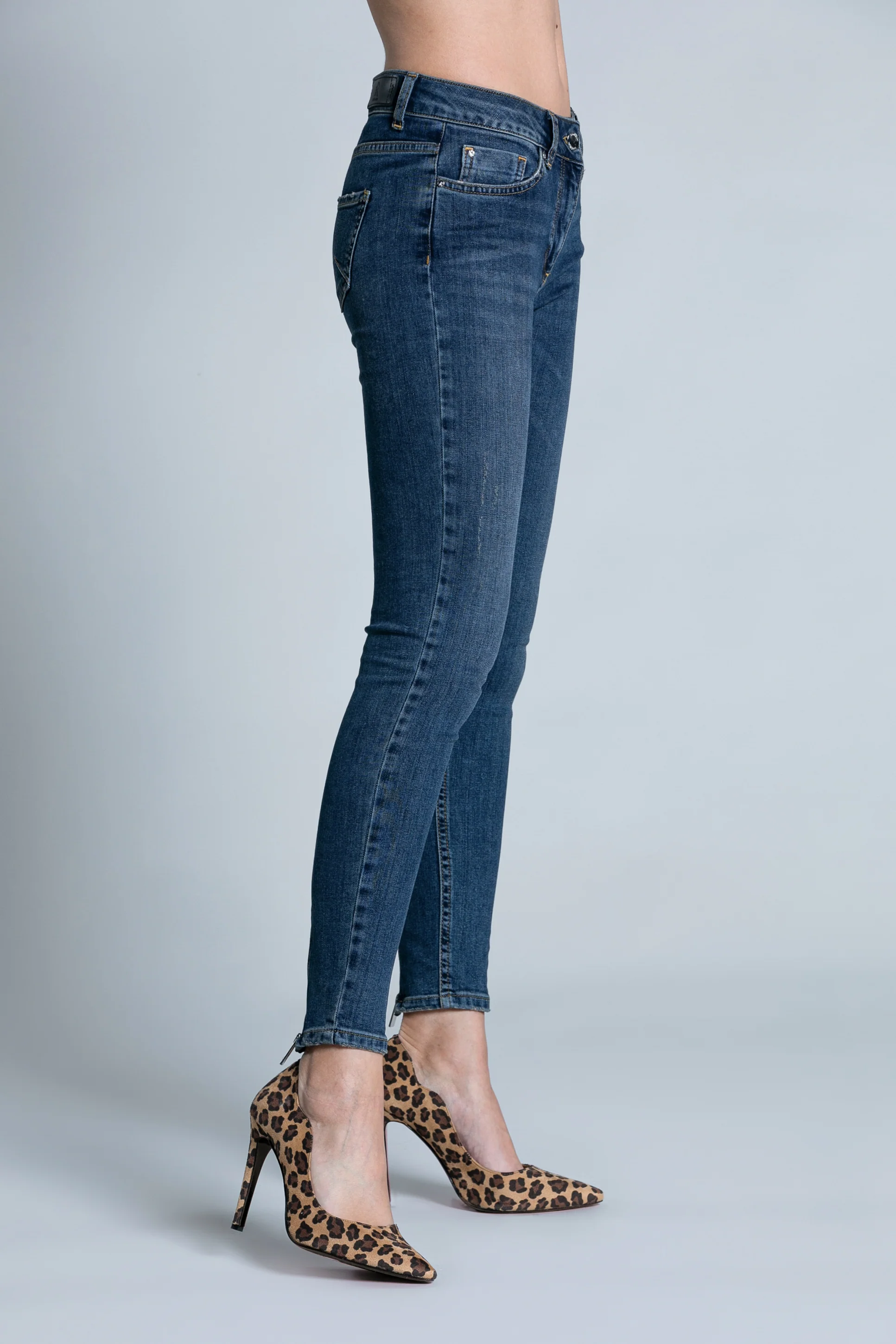 Jeans MARILYN_A 5 ts con ricamo logo più abrasioni più zip f.do medium blue denim - Image 3