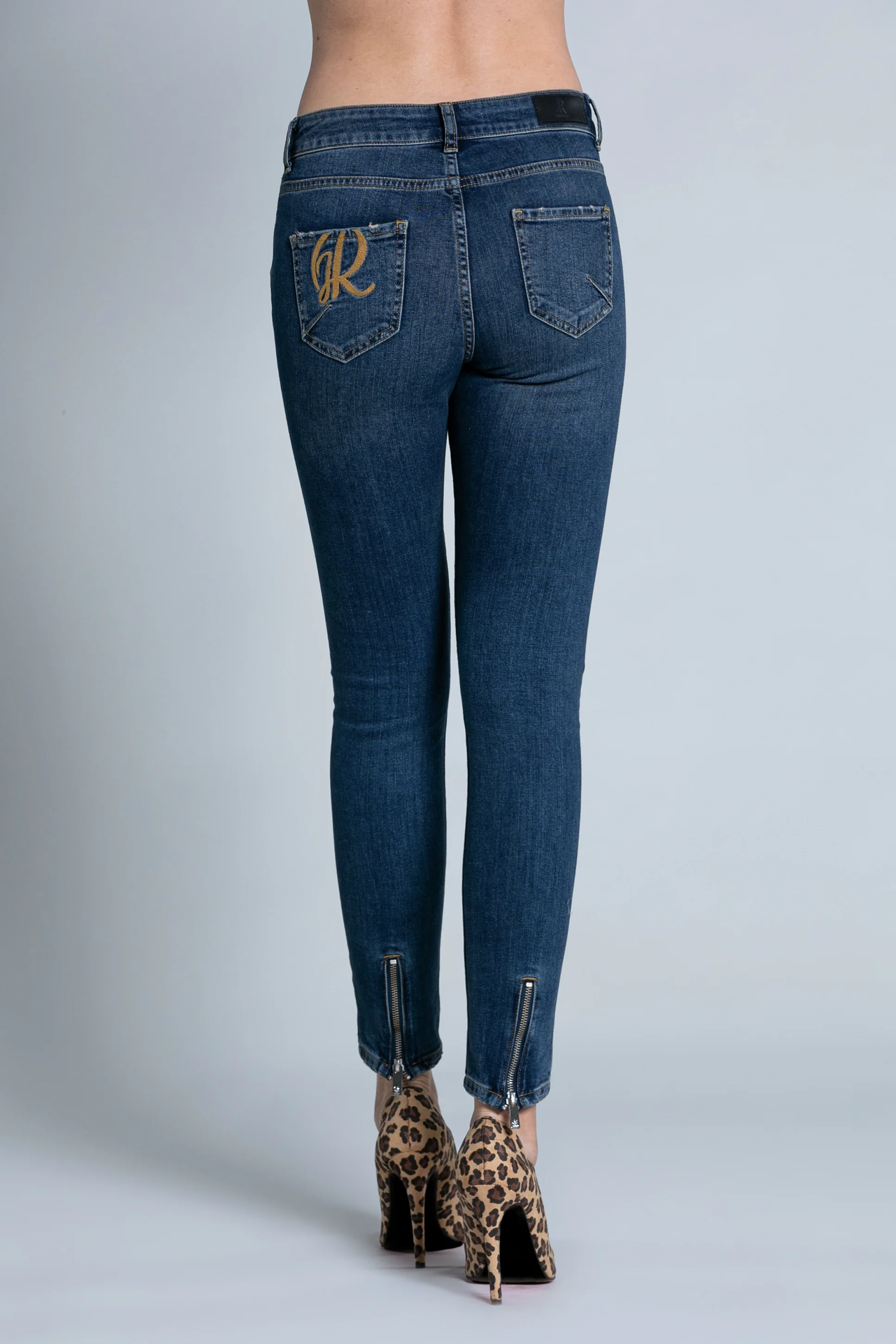 Jeans MARILYN_A 5 ts con ricamo logo più abrasioni più zip f.do medium blue denim - Image 4