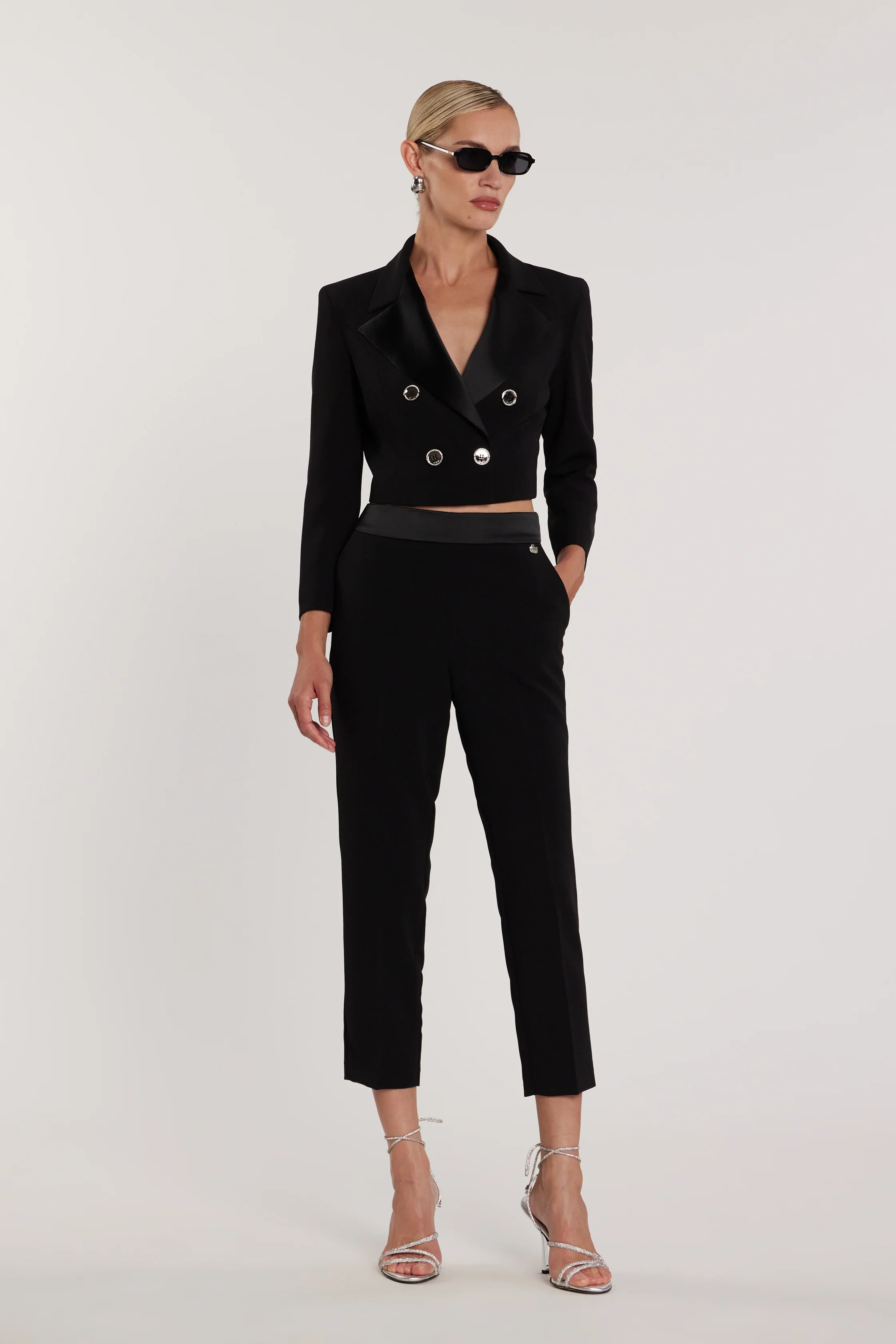 Pantalone NANTES_C vita alta con tasche Capri baschina in raso