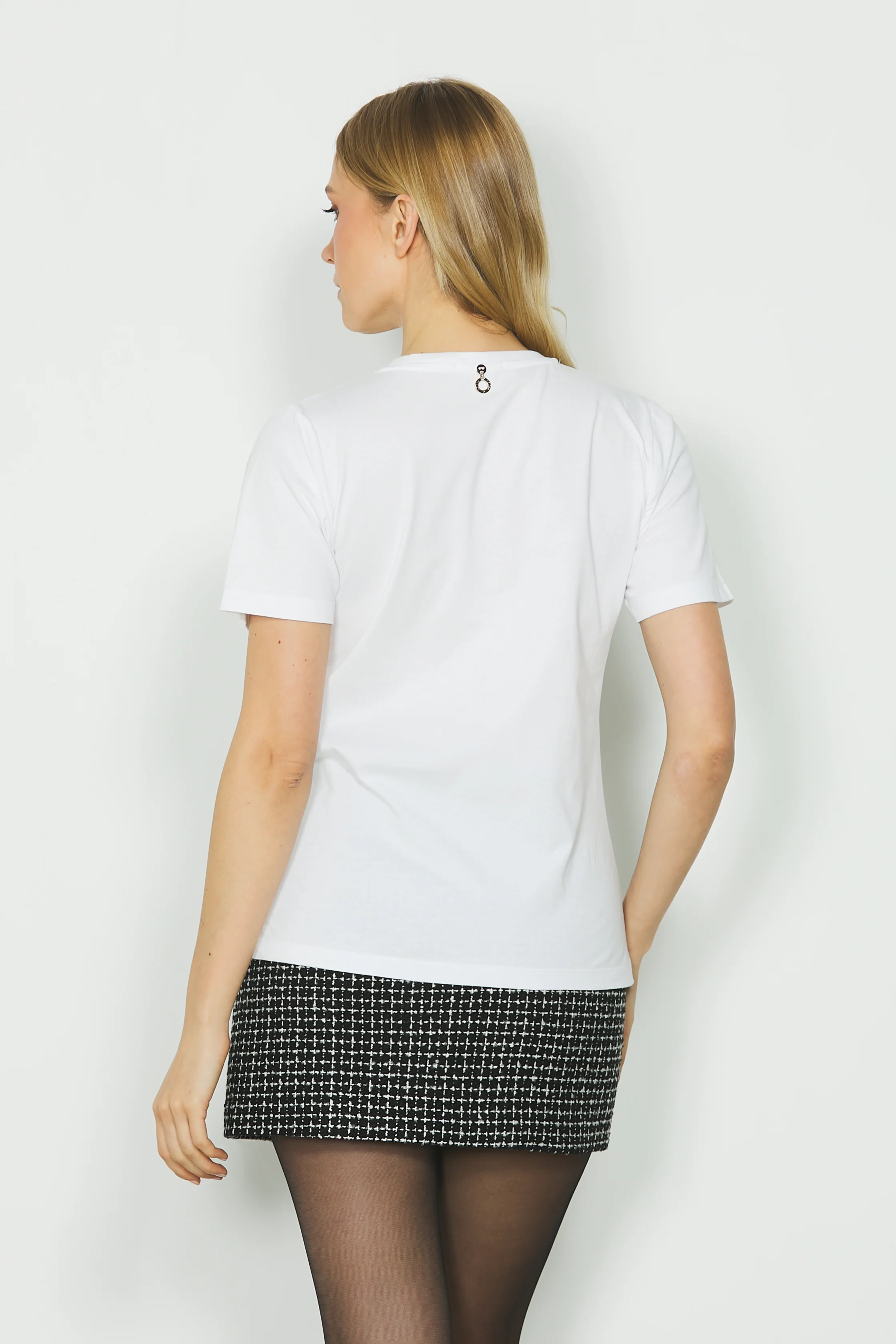 T-shirt ILDA m/m con ricamo più applicazione collana - Image 3