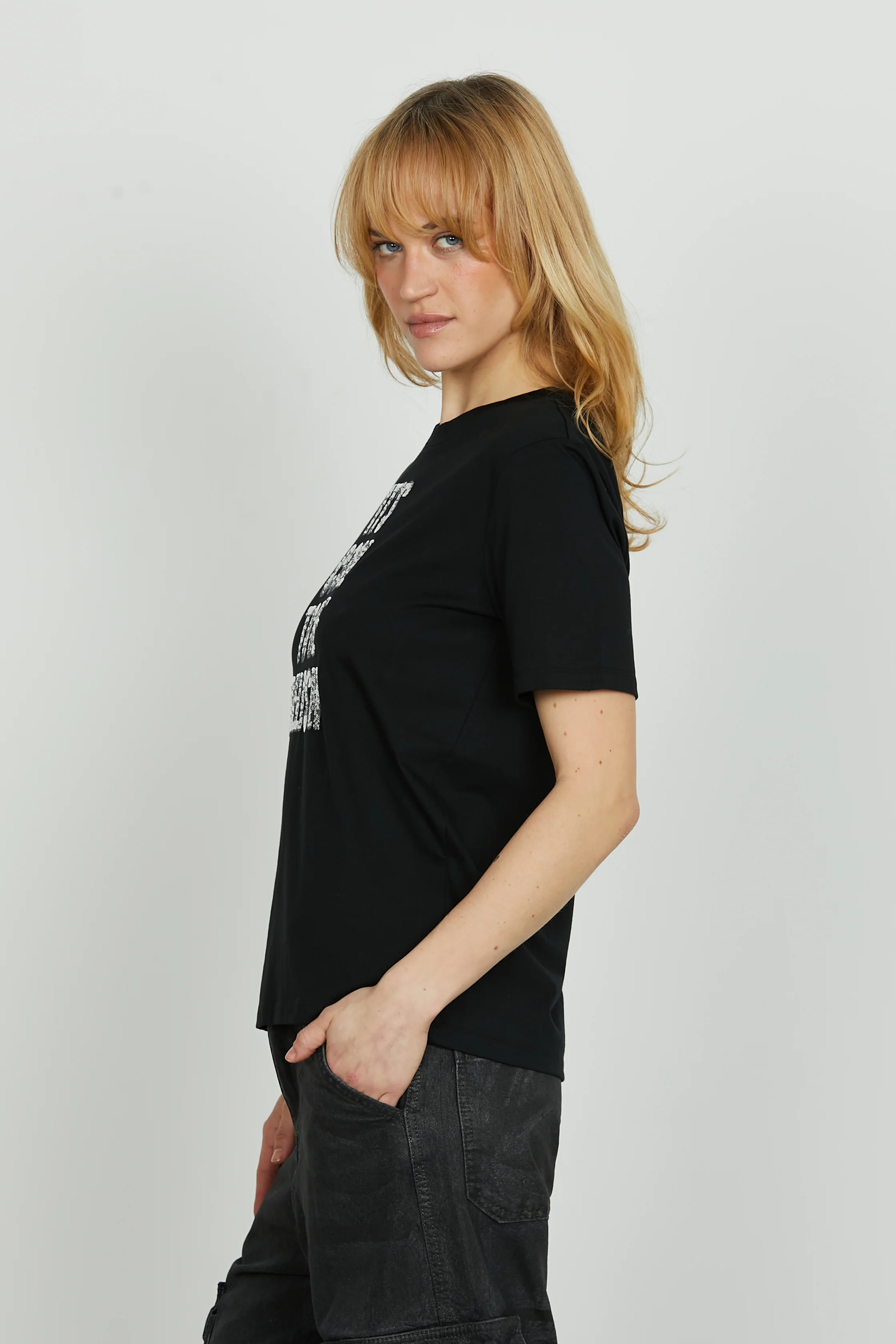 T-shirt MONREA mezza manica con scritte paillettes - Image 2