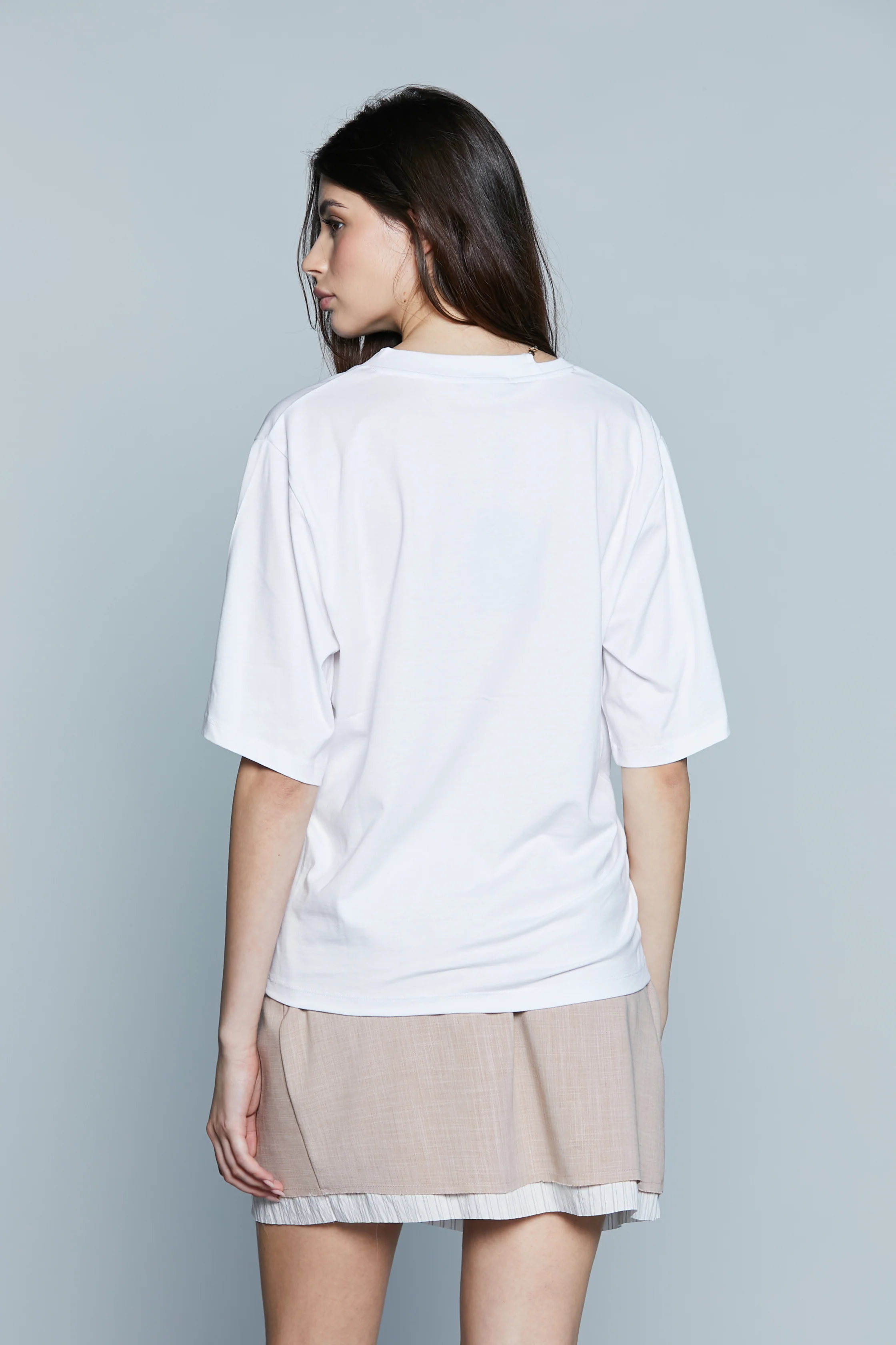 T-Shirt NIMUE M/M Bordo Collo Asimm. con Collana Strass Logo più Arriccio - Image 3